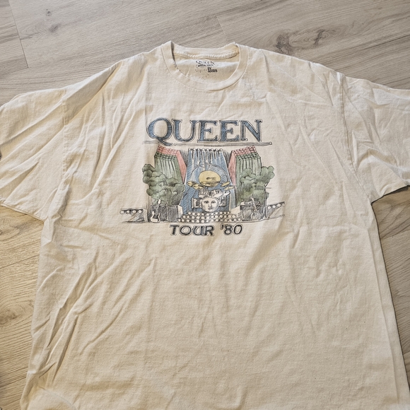 Queen Graphic T-Shirt - Picture 2 of 4